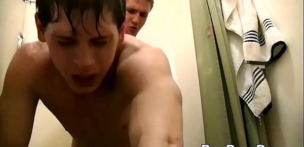  Twinkies Kain Lanning and Jay Denellis bang in the shower